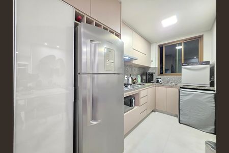 Apartamento à venda com 64m², 2 quartos e 2 vagas Apartamento à venda com 64m², 2 quartos e 2 vagasCozinha e área de serviço