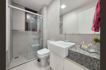 Apartamento à venda com 64m², 2 quartos e 2 vagas Apartamento à venda com 64m², 2 quartos e 2 vagasBanheiro da Suíte