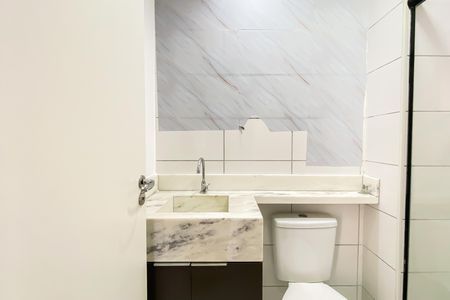Apartamento à venda com 74m², 2 quartos e 1 vaga Apartamento à venda com 74m², 2 quartos e 1 vagaBanheiro