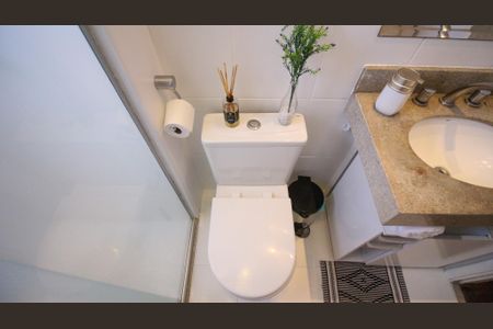 Apartamento à venda com 96m², 2 quartos e 2 vagas Apartamento à venda com 96m², 2 quartos e 2 vagasBanheiro da Suíte 1
