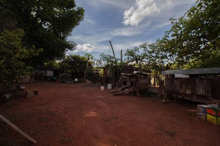 Casa à venda com 5m², 4 quartos e sem vagaQuintal
