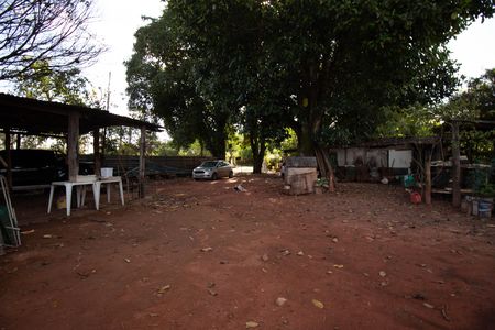 Casa à venda com 5m², 4 quartos e sem vagaQuintal