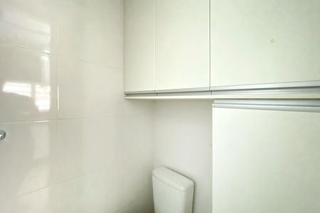 Apartamento para alugar com 83m², 3 quartos e 2 vagas Apartamento para alugar com 83m², 3 quartos e 2 vagasBanheiro de serviço