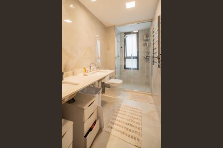 Apartamento para alugar com 231m², 4 quartos e 3 vagas Apartamento para alugar com 231m², 4 quartos e 3 vagasBanheiro da Suíte 4