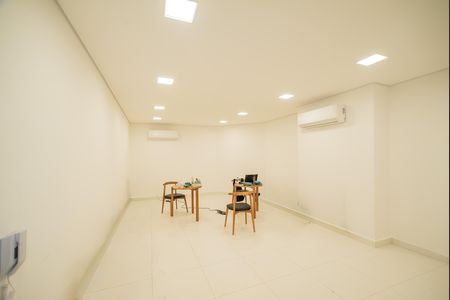 Apartamento para alugar com 231m², 4 quartos e 3 vagas Apartamento para alugar com 231m², 4 quartos e 3 vagasÁrea comum - Sala de reuniões