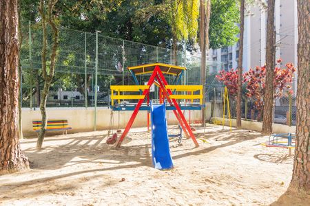Apartamento para alugar com 70m², 2 quartos e 2 vagasÁrea comum - Playground