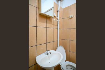 Casa para alugar com 25m², 1 quarto e 1 vaga Casa para alugar com 25m², 1 quarto e 1 vagaBanheiro