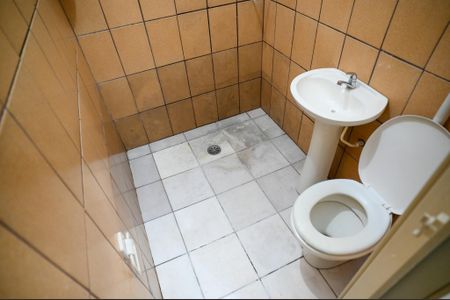 Casa para alugar com 25m², 1 quarto e 1 vaga Casa para alugar com 25m², 1 quarto e 1 vagaBanheiro