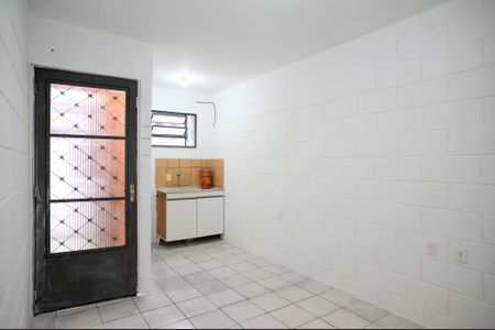 Sala/Cozinha de casa para alugar com 1 quarto, 25m² em Vila das Merces, São Paulo