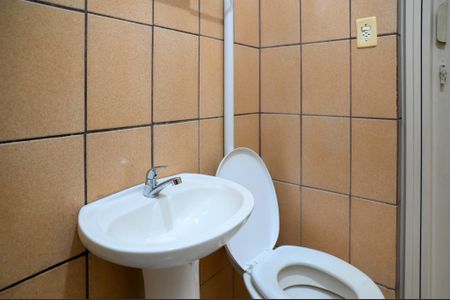 Casa para alugar com 25m², 1 quarto e 1 vaga Casa para alugar com 25m², 1 quarto e 1 vagaBanheiro