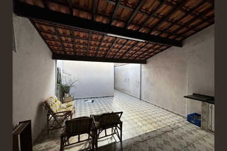 Casa para alugar com 88m², 2 quartos e 2 vagas Casa para alugar com 88m², 2 quartos e 2 vagasÁrea externa