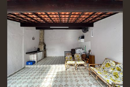 Casa para alugar com 88m², 2 quartos e 2 vagas Casa para alugar com 88m², 2 quartos e 2 vagasÁrea externa