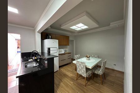 Casa para alugar com 88m², 2 quartos e 2 vagas Casa para alugar com 88m², 2 quartos e 2 vagasCozinha
