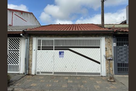 Casa para alugar com 88m², 2 quartos e 2 vagas Casa para alugar com 88m², 2 quartos e 2 vagasFachada