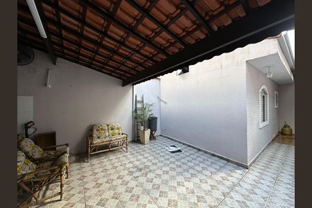 Casa para alugar com 88m², 2 quartos e 2 vagas Casa para alugar com 88m², 2 quartos e 2 vagasÁrea externa