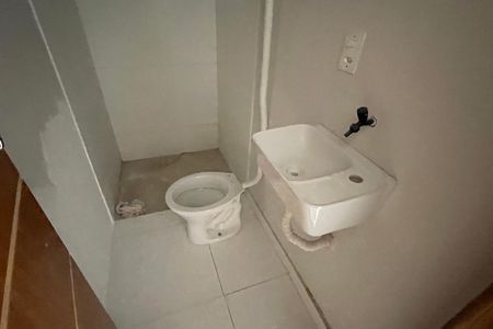 Banheiro de casa para alugar com 1 quarto, 55m² em Parque Lafaiete, Duque de Caxias