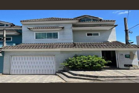 Casa à venda com 200m², 3 quartos e 6 vagas