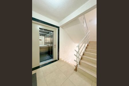 Apartamento para alugar com 73m², 2 quartos e 1 vagaHall social