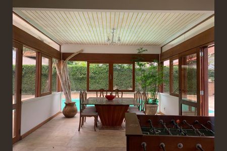 Casa à venda com 658m², 4 quartos e sem vaga