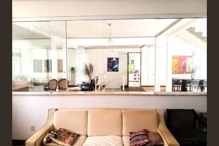 Casa à venda com 658m², 4 quartos e sem vaga