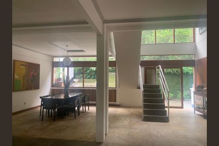 Casa à venda com 658m², 4 quartos e sem vaga