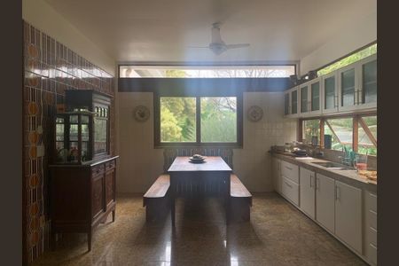 Casa à venda com 658m², 4 quartos e sem vaga
