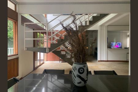 Casa à venda com 658m², 4 quartos e sem vaga