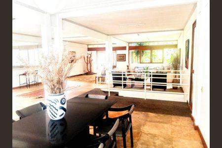 Casa à venda com 658m², 4 quartos e sem vaga