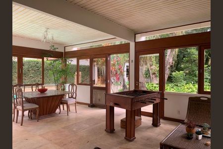 Casa à venda com 658m², 4 quartos e sem vaga