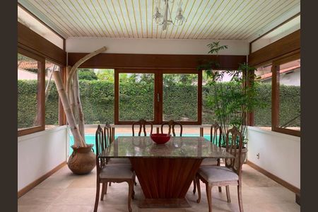 Casa à venda com 658m², 4 quartos e sem vaga