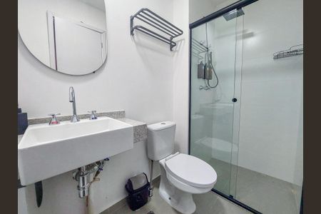 Banheiro social de apartamento para alugar com 1 quarto, 27m² em Santo Amaro, São Paulo
