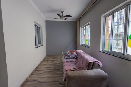 Casa à venda com 180m², 3 quartos e sem vaga Casa à venda com 180m², 3 quartos e sem vagaSala