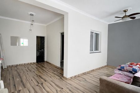 Casa à venda com 180m², 3 quartos e sem vaga Casa à venda com 180m², 3 quartos e sem vagaSala