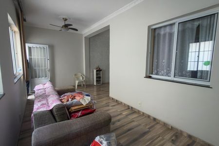 Casa à venda com 180m², 3 quartos e sem vaga Casa à venda com 180m², 3 quartos e sem vagaSala