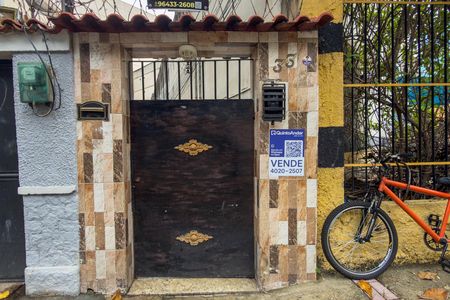 Casa à venda com 180m², 3 quartos e sem vaga Casa à venda com 180m², 3 quartos e sem vagaPlaca