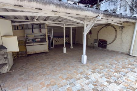Casa à venda com 180m², 3 quartos e sem vaga Casa à venda com 180m², 3 quartos e sem vagaTerraço