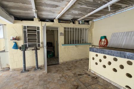 Casa à venda com 180m², 3 quartos e sem vaga Casa à venda com 180m², 3 quartos e sem vagaTerraço