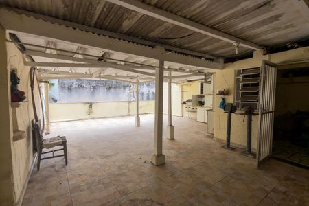 Casa à venda com 180m², 3 quartos e sem vaga Casa à venda com 180m², 3 quartos e sem vagaTerraço