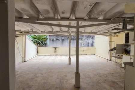 Casa à venda com 180m², 3 quartos e sem vaga Casa à venda com 180m², 3 quartos e sem vagaTerraço