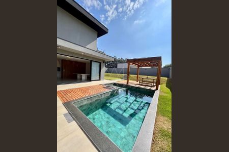 Casa de condomínio à venda com 560m², 3 quartos e 4 vagas