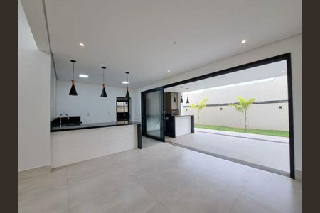 Casa à venda com 241m², 3 quartos e 4 vagas