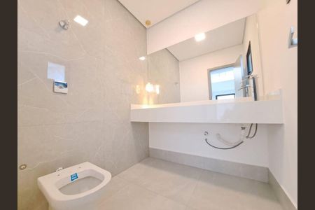 Casa à venda com 241m², 3 quartos e 4 vagas