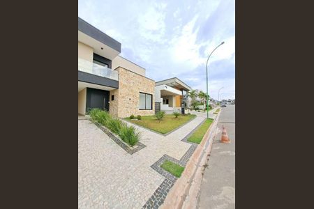 Casa à venda com 241m², 3 quartos e 4 vagas