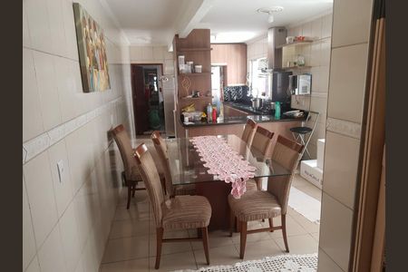 Casa à venda com 6 quartos, 272m² em Vila Sao Pedro, Santo André
