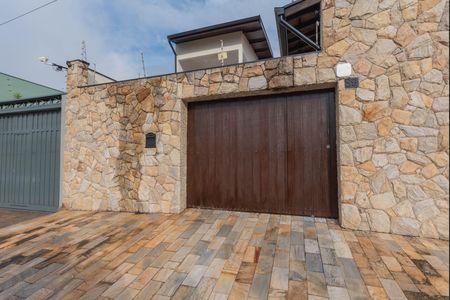 Fachada de casa à venda com 3 quartos, 250m² em Jardim dos Oliveiras, Campinas