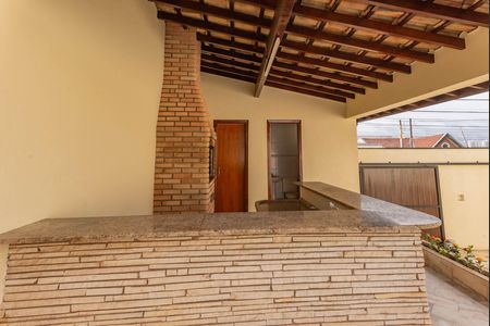 Casa à venda com 250m², 3 quartos e 2 vagas Casa à venda com 250m², 3 quartos e 2 vagasChurrasqueira