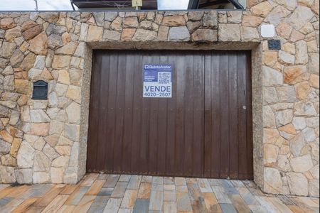 Casa à venda com 250m², 3 quartos e 2 vagas Casa à venda com 250m², 3 quartos e 2 vagasPlaquinha