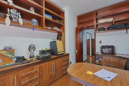 Casa à venda com 4 quartos, 298m² em Sagrada Família, Belo Horizonte