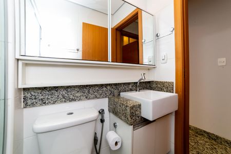 Banheiro de apartamento para alugar com 1 quarto, 70m² em Funcionários, Belo Horizonte