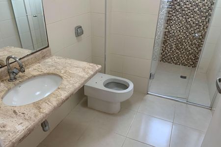 Banheiro de apartamento para alugar com 1 quarto, 60m² em Aparecida, Santos